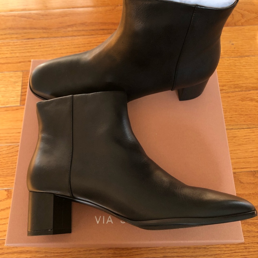 Via Spiga Vinson Leather Block Heel Bootie